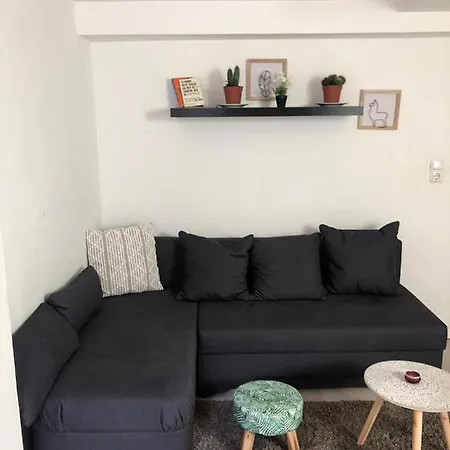 Bescheidene Untergeschoss In Guter Lage. Apartment *