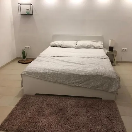 Apartment Bescheidene Untergeschoss In Guter Lage. *