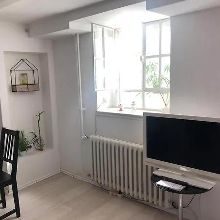Apartment Bescheidene Untergeschoss In Guter Lage.
